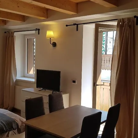 Alpenblick Apartamento *